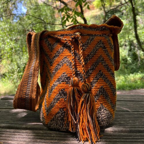 Bandolera artesanal boho mediana, tamaño ideal para llevar todo lo que necesites, cómoda, versátil y muy boho.